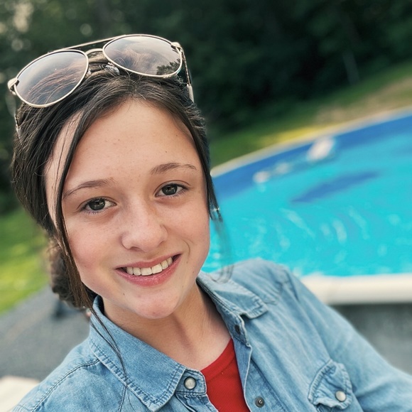 Meet your Posher, Camille - Picture 4 of 4